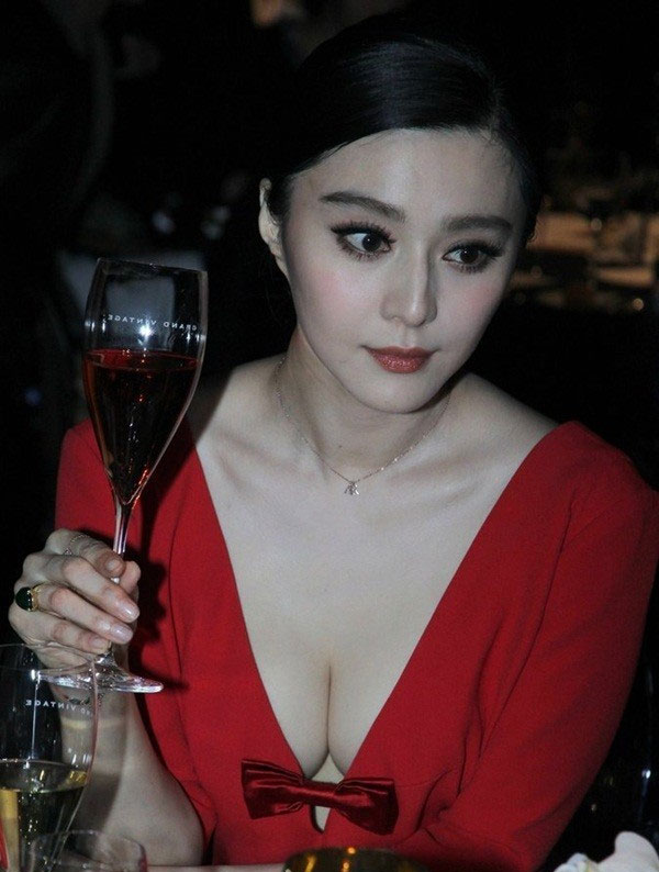 Bỏng mắt bởi những người đẹp phồn thực - 15