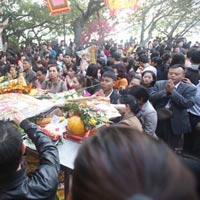 Tin tức trong ngày - HN: Chen nhau vào Phủ Tây Hồ cầu tài lộc