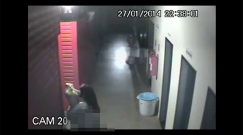 Làm “chuyện ấy” với ma-nơ-canh - 1