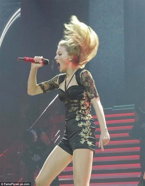 Váy áo trong veo vẫn mê hoặc sao thế giới - 14