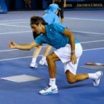 Thể thao - Federer phối hợp ăn ý với cậu bé nhặt bóng