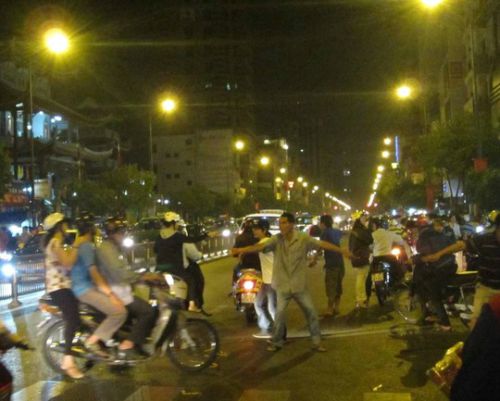 Ngày Tết ở TP HCM: Choáng váng với giá giữ xe - 5