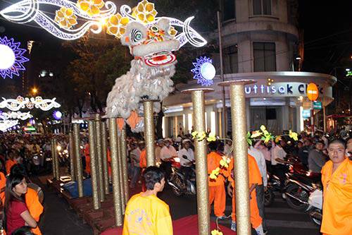 Rực rỡ phố Người Hoa ngày Tết - 14