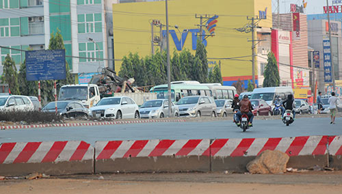 Dòng người ùn ùn về thành phố sau kì nghỉ Tết - 6