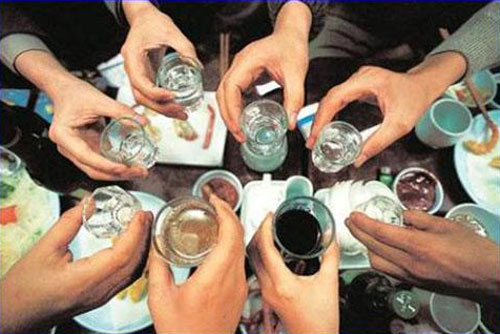 Nam thanh niên tử vong sau 4 ngày uống rượu - 2