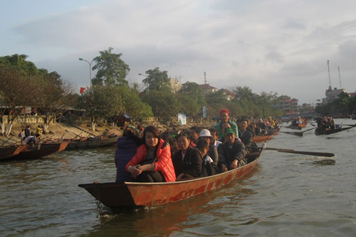 “Ngộp thở” cáp treo chùa Hương ngày khai hội - 2