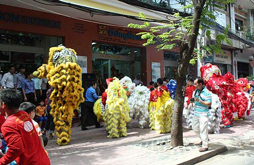 TPHCM: Khai trương "hoành tráng" như lễ hội - 10