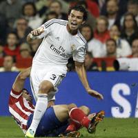 Bóng đá - Real và Atletico "đấu vật" tại Bernabeu