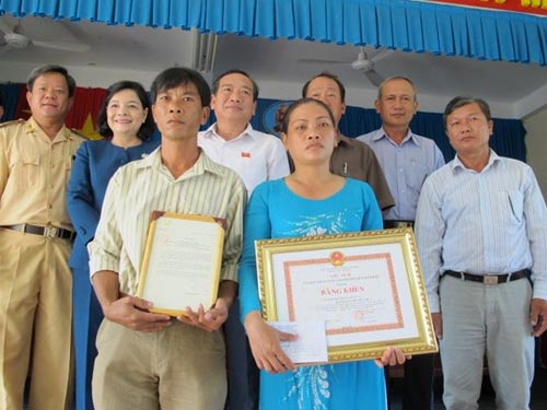 Cháy tàu: Chủ tịch nước khen 2 gia đình cứu người - 3