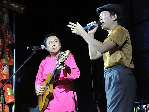 Nghệ sỹ "tối mắt" chạy sô - 2