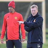 Bóng đá - Ferdinand "trù ẻo" Moyes mất việc