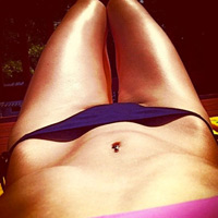 Làm đẹp - Mốt khoe xương hông bị phản đối dữ dội