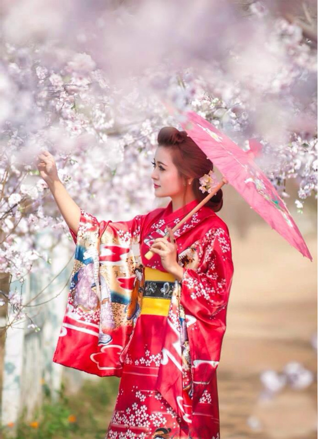 Và diện trang phục Kimono truyền thống của đất nước này
