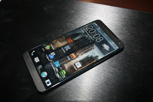 Ảnh thực tế HTC M8 có thiết kế nam tính - 1