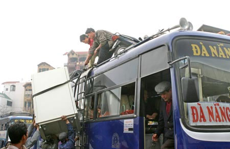 Công khai đường dây nóng trên xe khách - 2