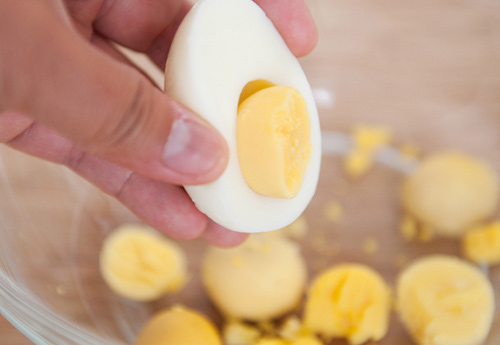 Làm món trứng “ác quỷ” ăn nào! - 5