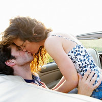 Bạn trẻ - Cuộc sống - Phẫn nộ khi thấy bố "âu yếm" gái lạ