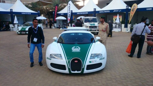Bugatti veyron của cảnh sát dubai bắt đầu vận hành
