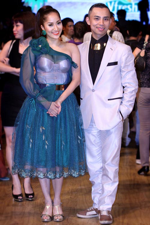 Sao Á Âu rườm rà với váy áo "giấy gói quà" - 1