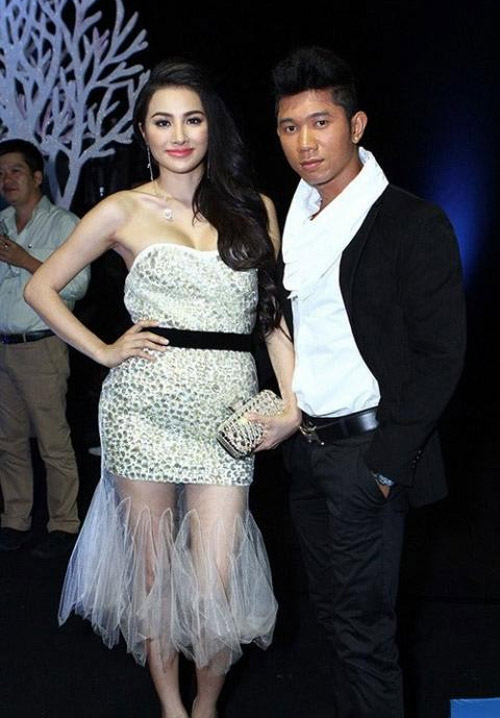 Sao Á Âu rườm rà với váy áo "giấy gói quà" - 4