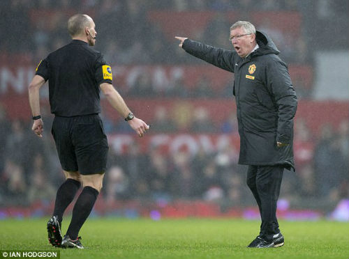 Cựu trọng tài tiết lộ "trò bẩn” của Sir Alex - 2