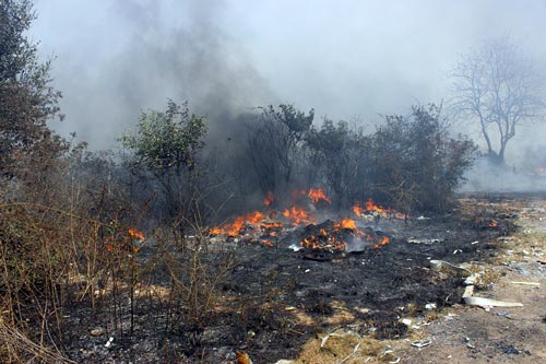 Hỏa hoạn nghiêm trọng, 5 nhà dân bị thiêu rụi - 2