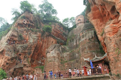 Tượng Phật đá cao nhất thế giới trên vách núi - 9