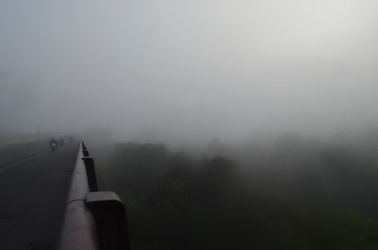 Cầu Cần Thơ “mất tích” trong sương - 4