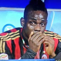 Bóng đá - Video: Balotelli đổ lệ trên ghế dự bị