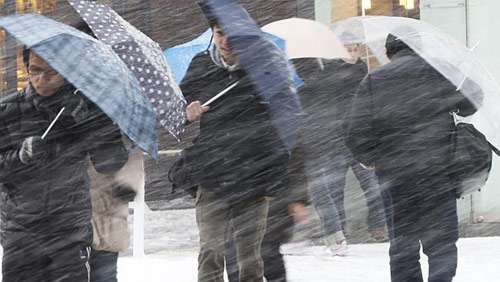 Ảnh: Nhật Bản oằn mình trong bão tuyết kỷ lục - 1