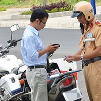 Tin tức trong ngày - Nộp thẳng tiền phạt cho CSGT: Làm sao tránh tiêu cực?