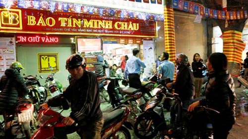 Đổ xô mua vàng ngày Thần Tài - 2