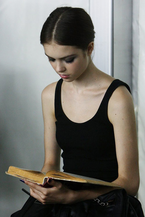 Khi chân dài nhưng óc không ngắn! - 2