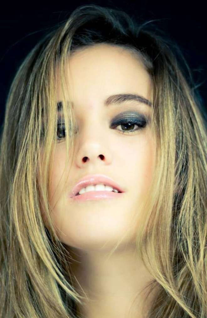 15 minh tinh hút hồn cầu thủ đào hoa - 8