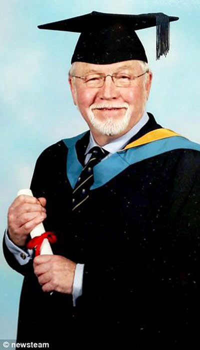 Tốt nghiệp đại học sau hơn 4 thập niên - 1