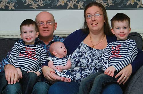 3 bé cùng được thụ thai nhưng ra đời cách nhau 5 năm - 2