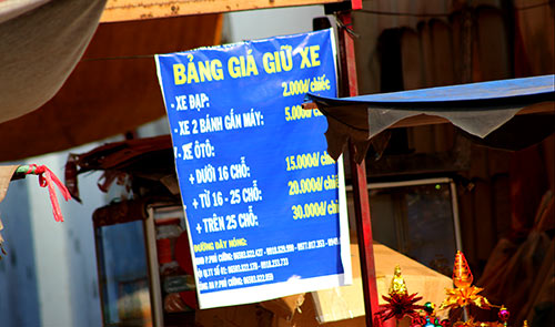 Kiểu giữ xe "lạ" ở chùa Bà trước ngày mở hội - 11