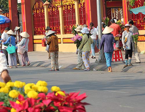 Kiểu giữ xe "lạ" ở chùa Bà trước ngày mở hội - 3