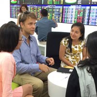 Tài chính - Bất động sản - Chứng khoán hút tiền sau Tết Giáp Ngọ