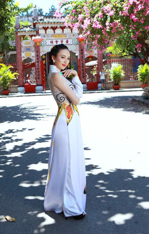 Ngọc Diễm dịu dàng du xuân phố cổ - 5