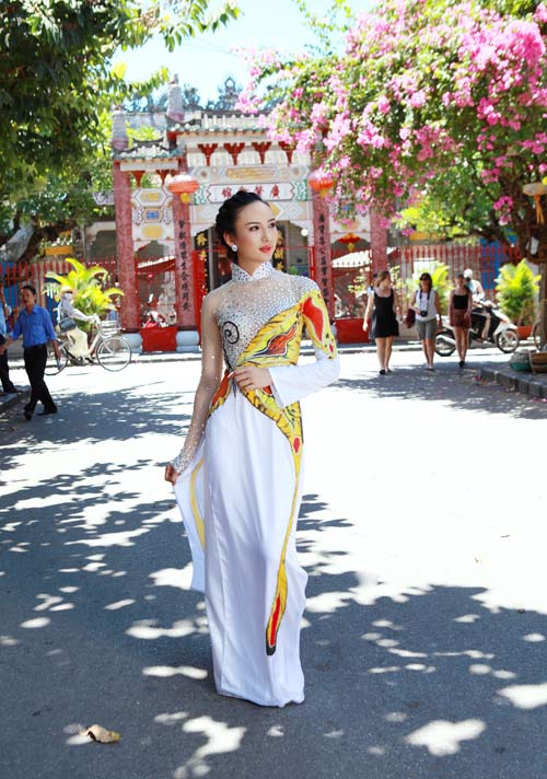 Ngọc Diễm dịu dàng du xuân phố cổ - 6