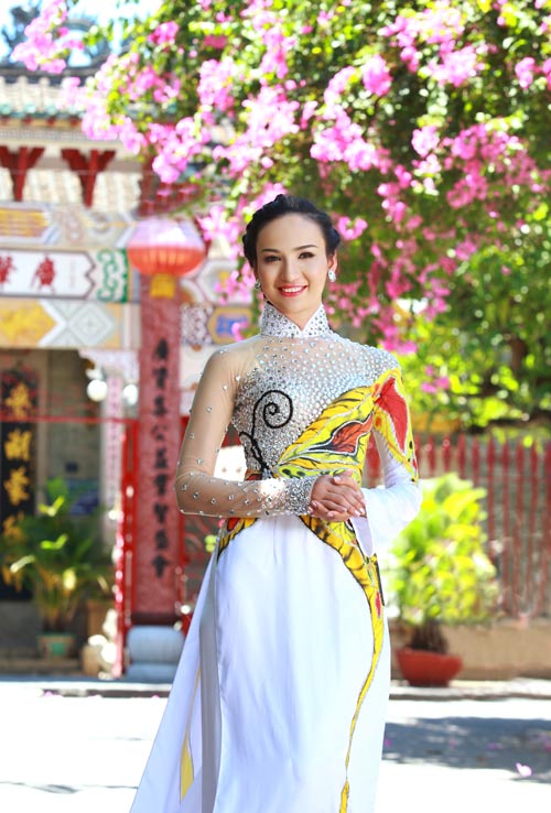 Ngọc Diễm dịu dàng du xuân phố cổ - 8