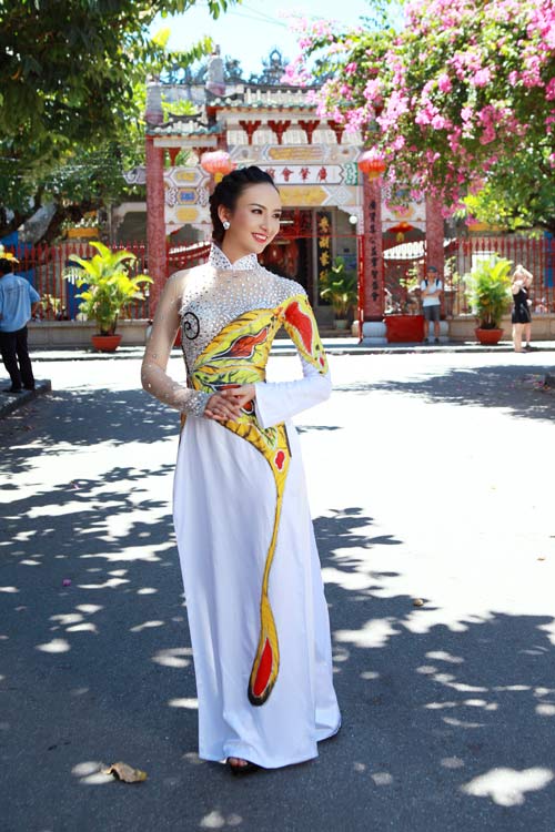 Ngọc Diễm dịu dàng du xuân phố cổ - 2