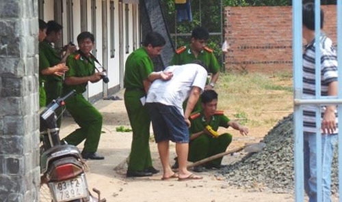 Xông vào nhà trọ, chém hai người tử vong - 1