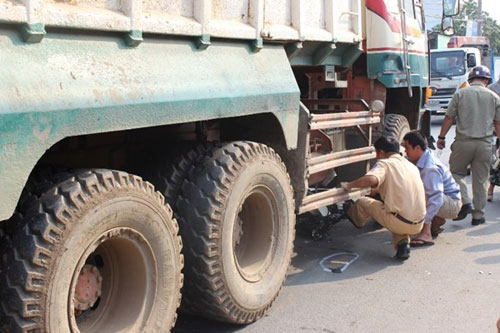 Người đàn ông chết thảm dưới bánh xe ben - 2