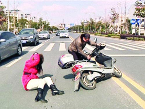 Cách cứu người gặp nạn "có một không hai" ở TQ - 2