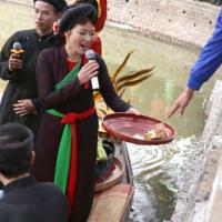 Tin tức trong ngày - Liền anh liền chị "lách" quy định cấm "ngả nón"