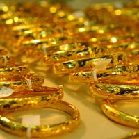 Kinh doanh - Giá vàng giảm mạnh khoảng cách mua bán