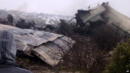 77 người chết trong vụ rơi máy bay ở Algeria - 1