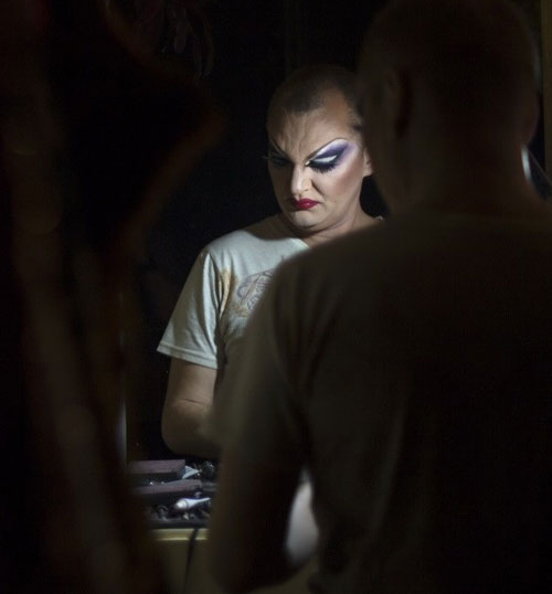 Ca sỹ đồng tính Nga trang điểm rất lành nghề - 11